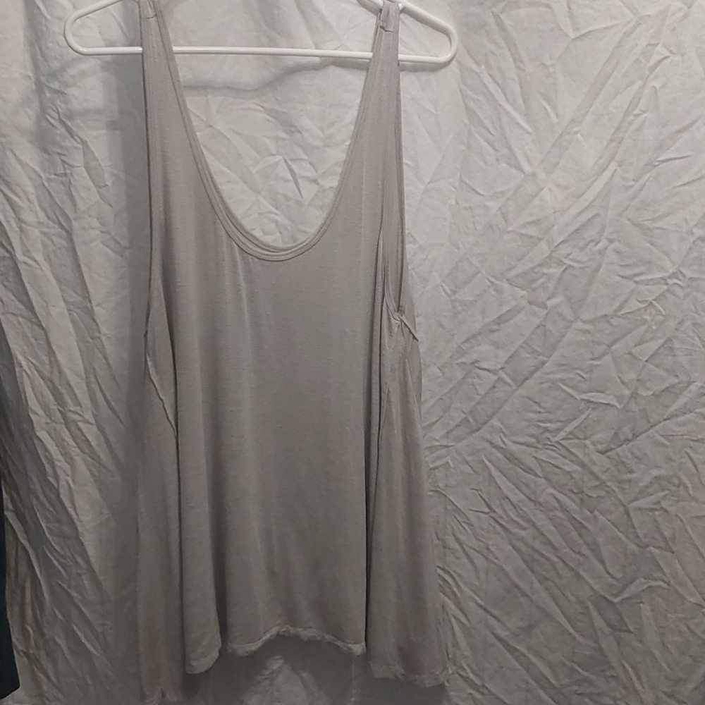 Any Item $10- Send an Offer (Purses Excluded)- Loose fit flowly tank